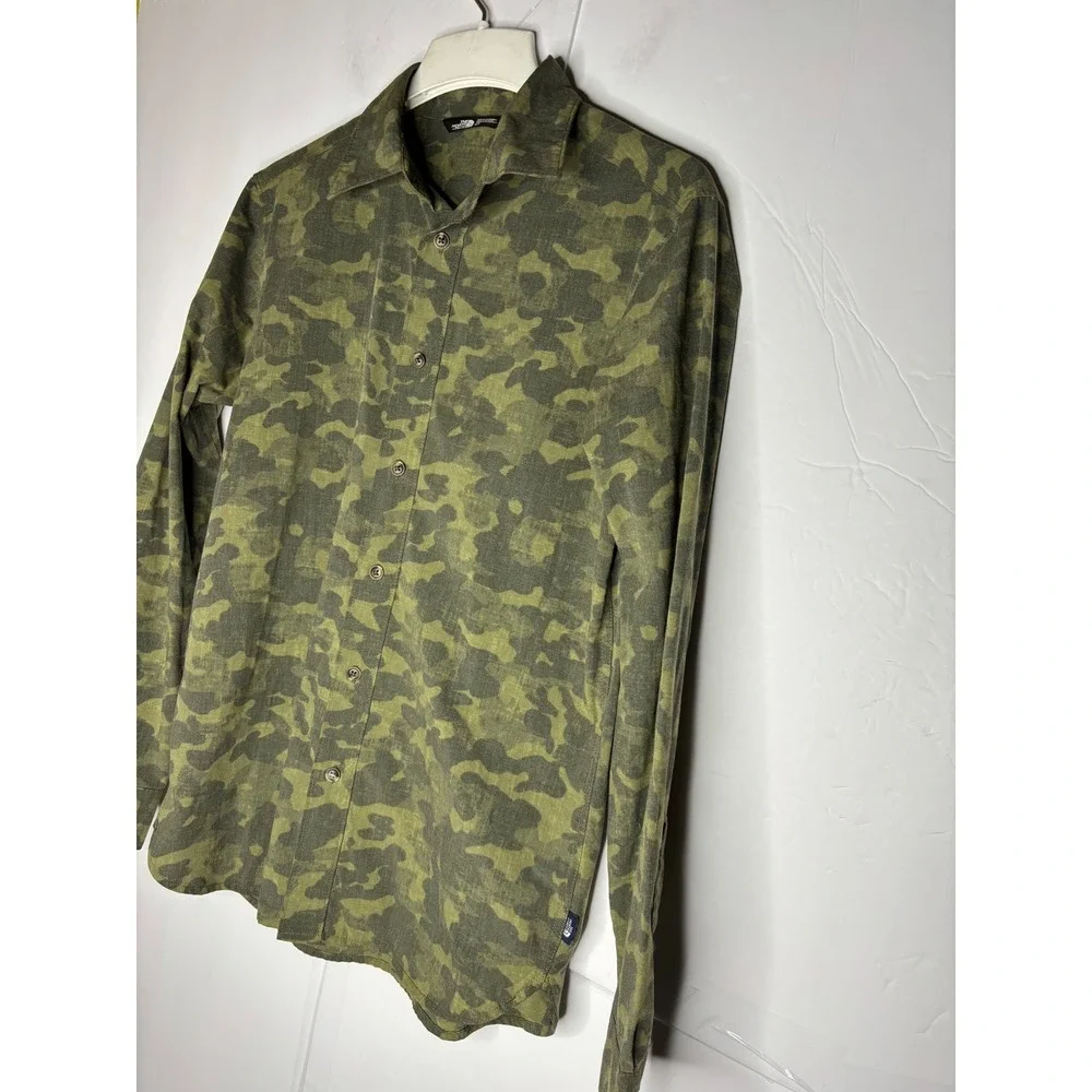 The North Face Mens NF0A3KEZ Olive Green Camouflage Long‎ Sleeve Button Shirt S